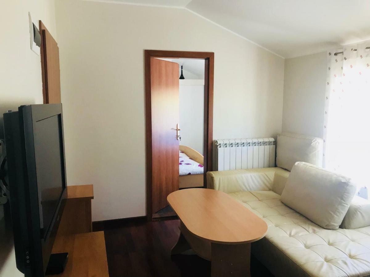 Apartments Vidovic Cezarji エクステリア 写真